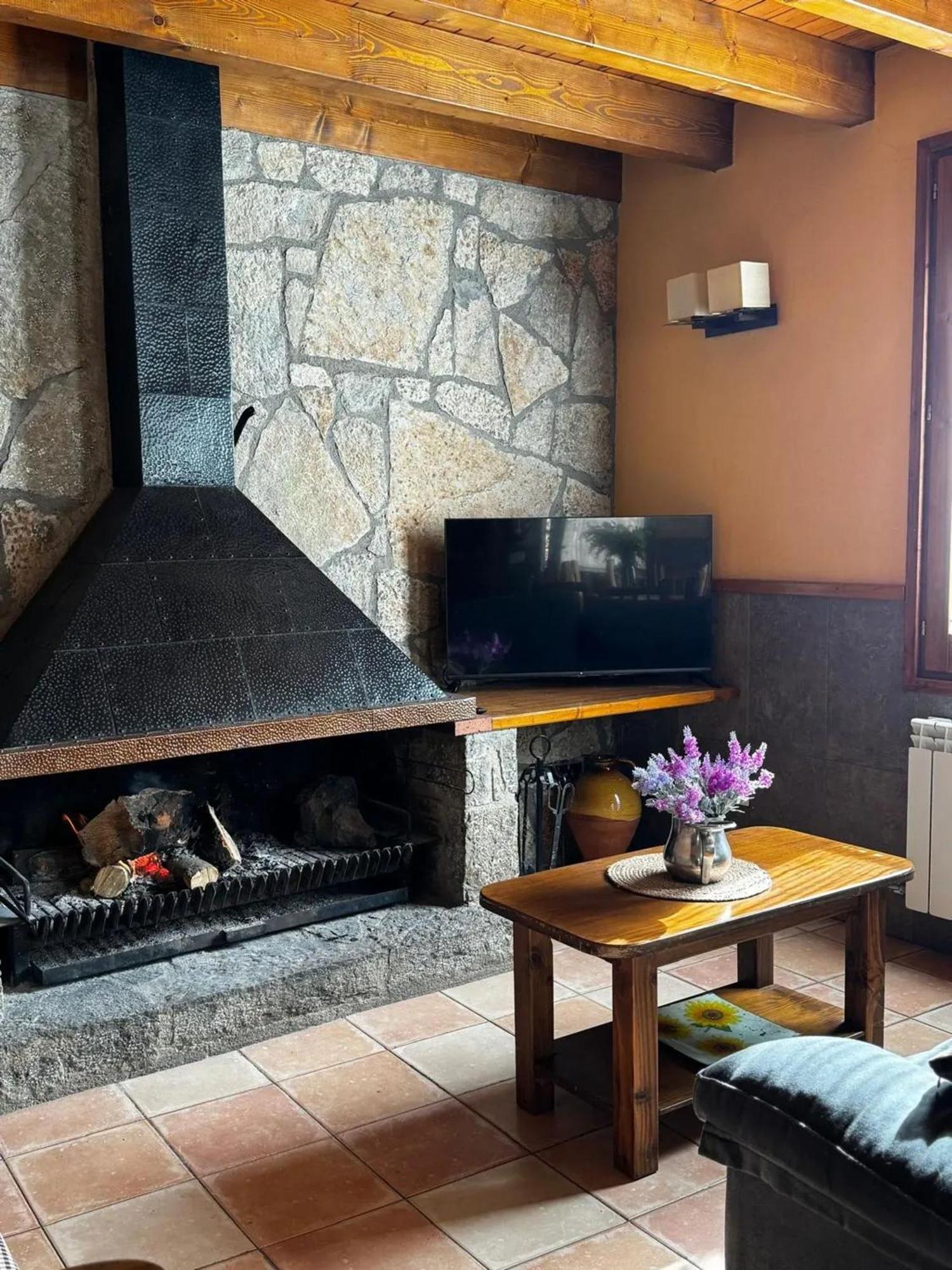 Spacious House In Ogassa With Terrace And Bbq المظهر الخارجي الصورة